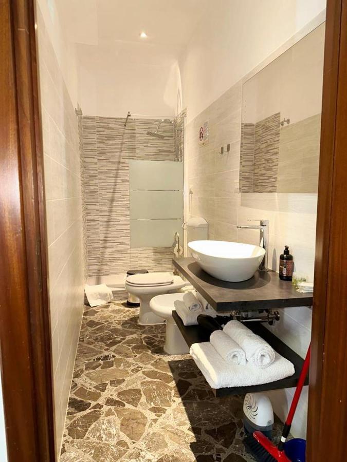 Lb&B Holiday Suite Downtown Bari Luaran gambar